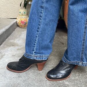 Vintage black Vince Camuto all leather shoes